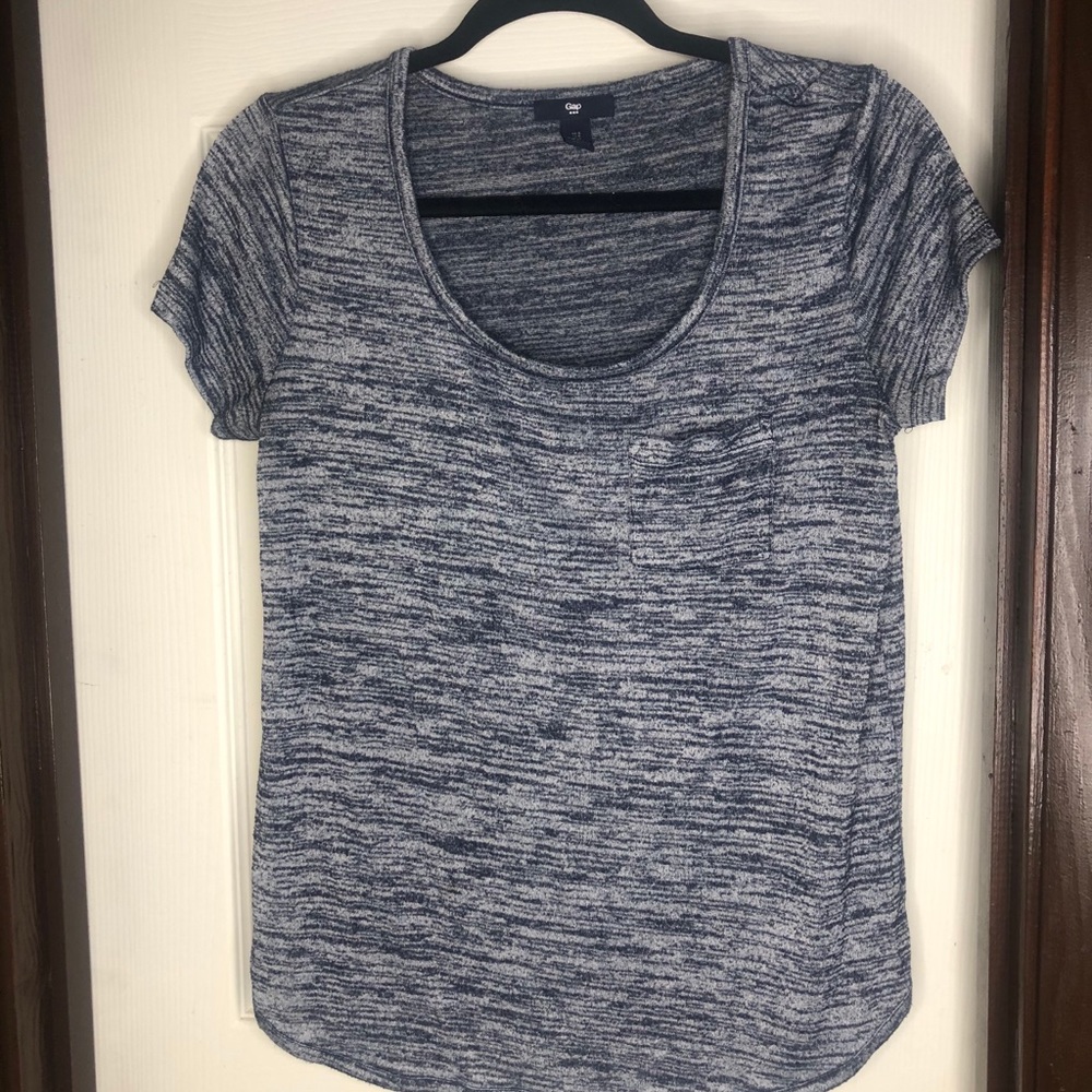 Shop this really cute gap shirt🦋